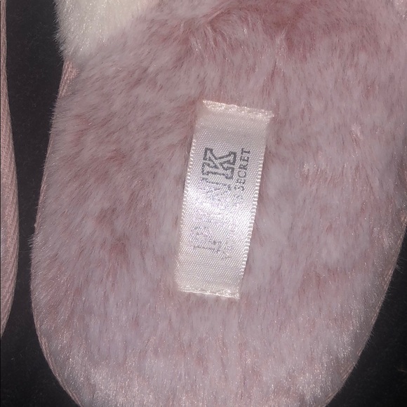 VICTORIA’S SECRET PINK CROSSOVER FAUX FUR SLIPPERS - Picture 3 of 4